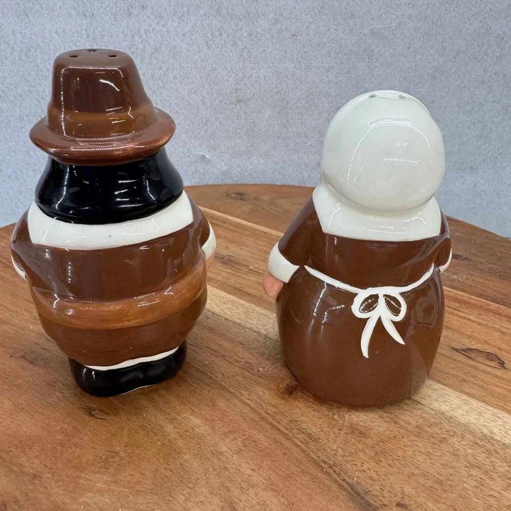 Vintage Publix Pilgrim Man‎ & Woman Ceramic Salt Pepper Shakers Set Thanksgiving